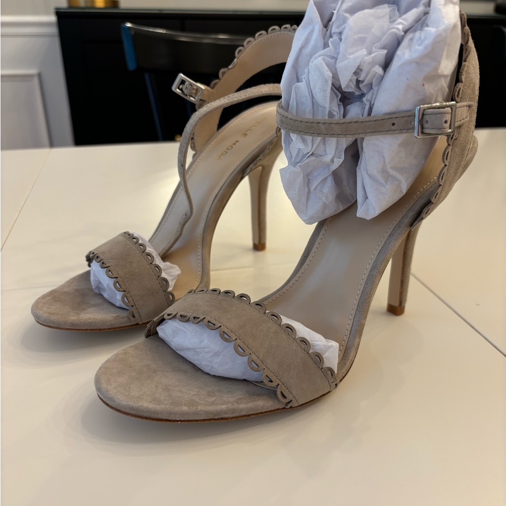 Pelle Moda Karen Tan (Mushroom) Heeled Sandal Size 9.5. Brand new. Box included.